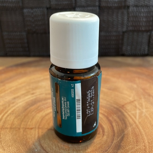 Young Living Sage Essential Oil - 15ml Bottle - Picture 3 of 3